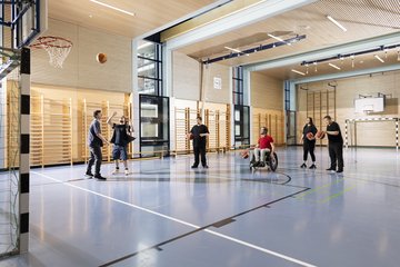 Basketballspiel in der Turnhalle 