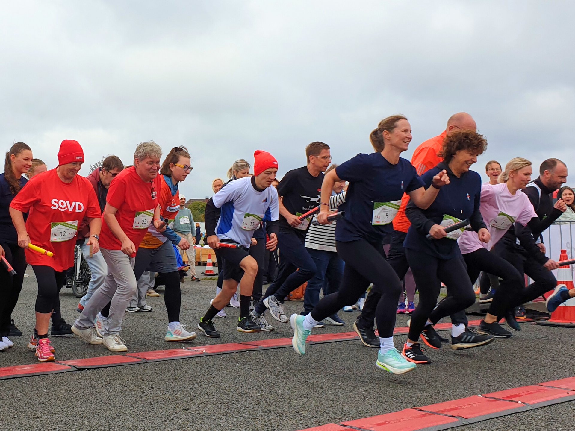 Läufer des ALBBW auf dem Tempelhofer Feld