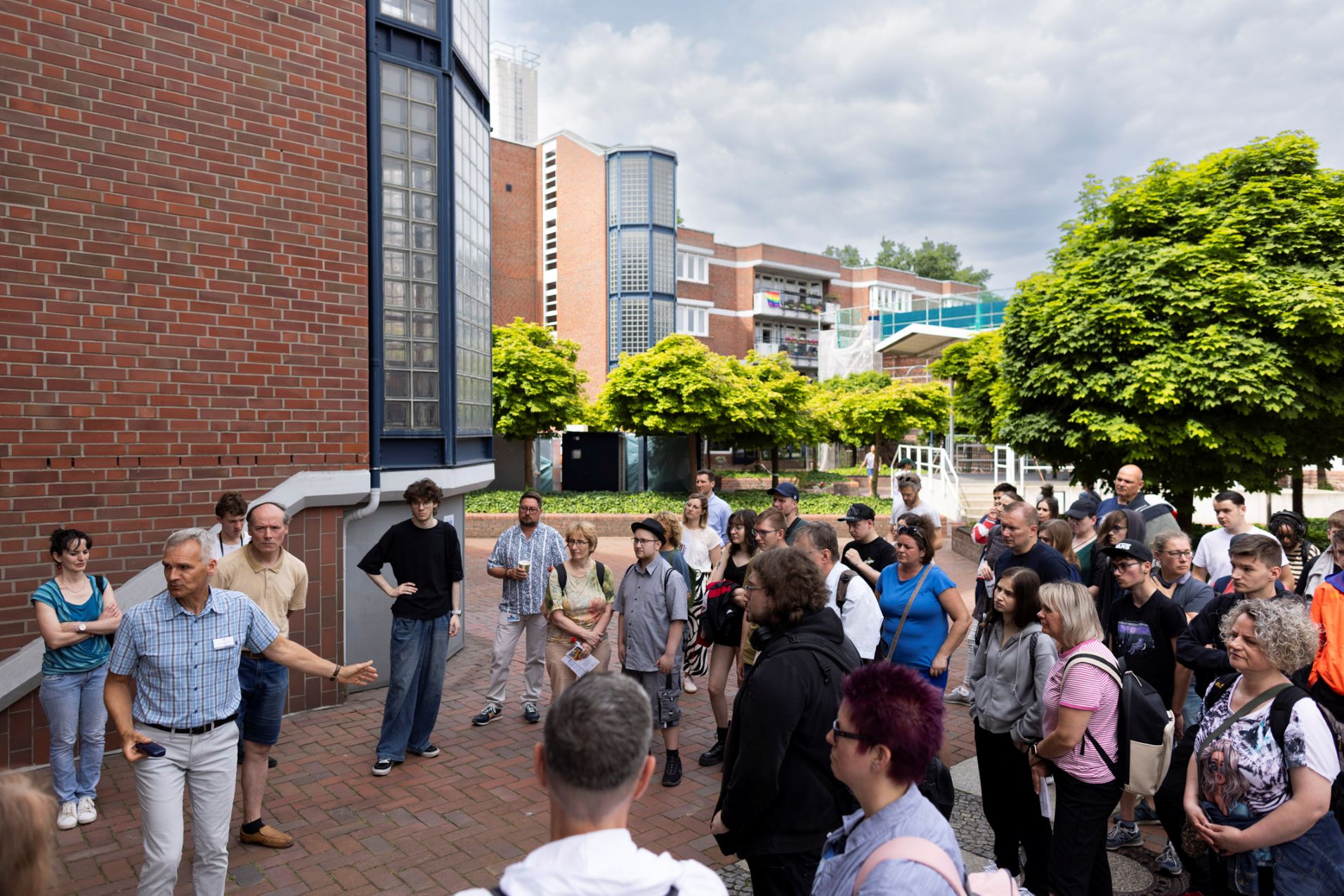 Eine Führung auf dem Innenhof des ALBBW